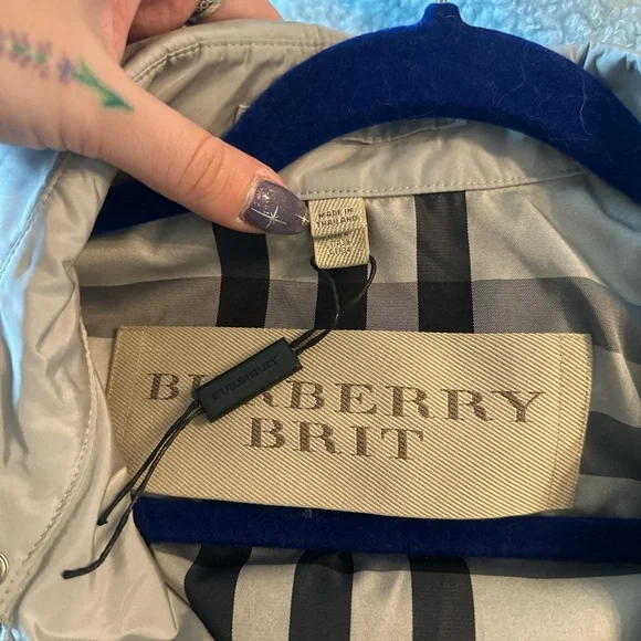 Burberry Women's Gray Trench Coat - Picture 6 of 8